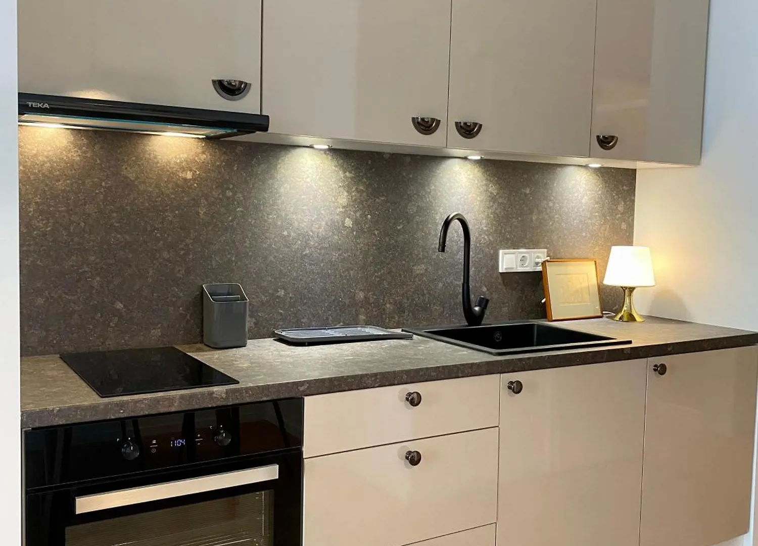 Mycampus Unwe Studentski Mountain Views Modern Kitchen Equipment ソフィア アパート