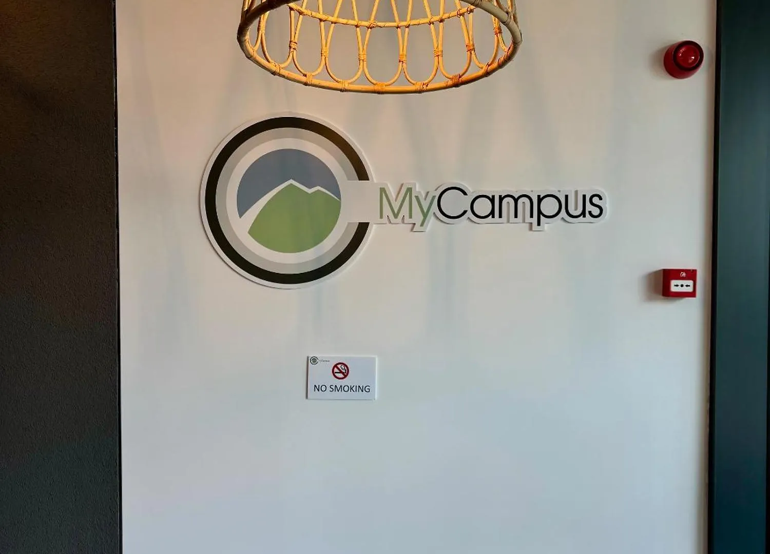 アパート Mycampus Unwe Studentski Mountain Views Modern Kitchen Equipment ソフィア ブルガリア